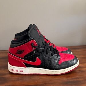 Nike Air Jordan 1 Mid GS "BRED‎ TEXT" Bred DM9650-001 size 6Y